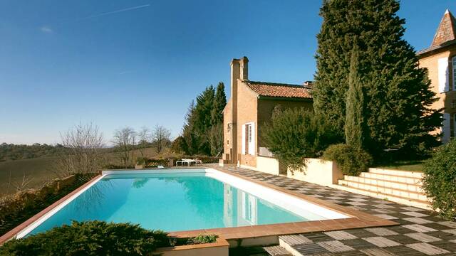 Piscine château - Domaine de Poussignan