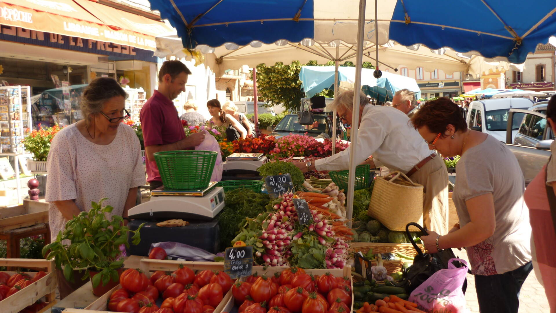 Samatan market, Lombez, Savès, Gers, Gascogne, France.