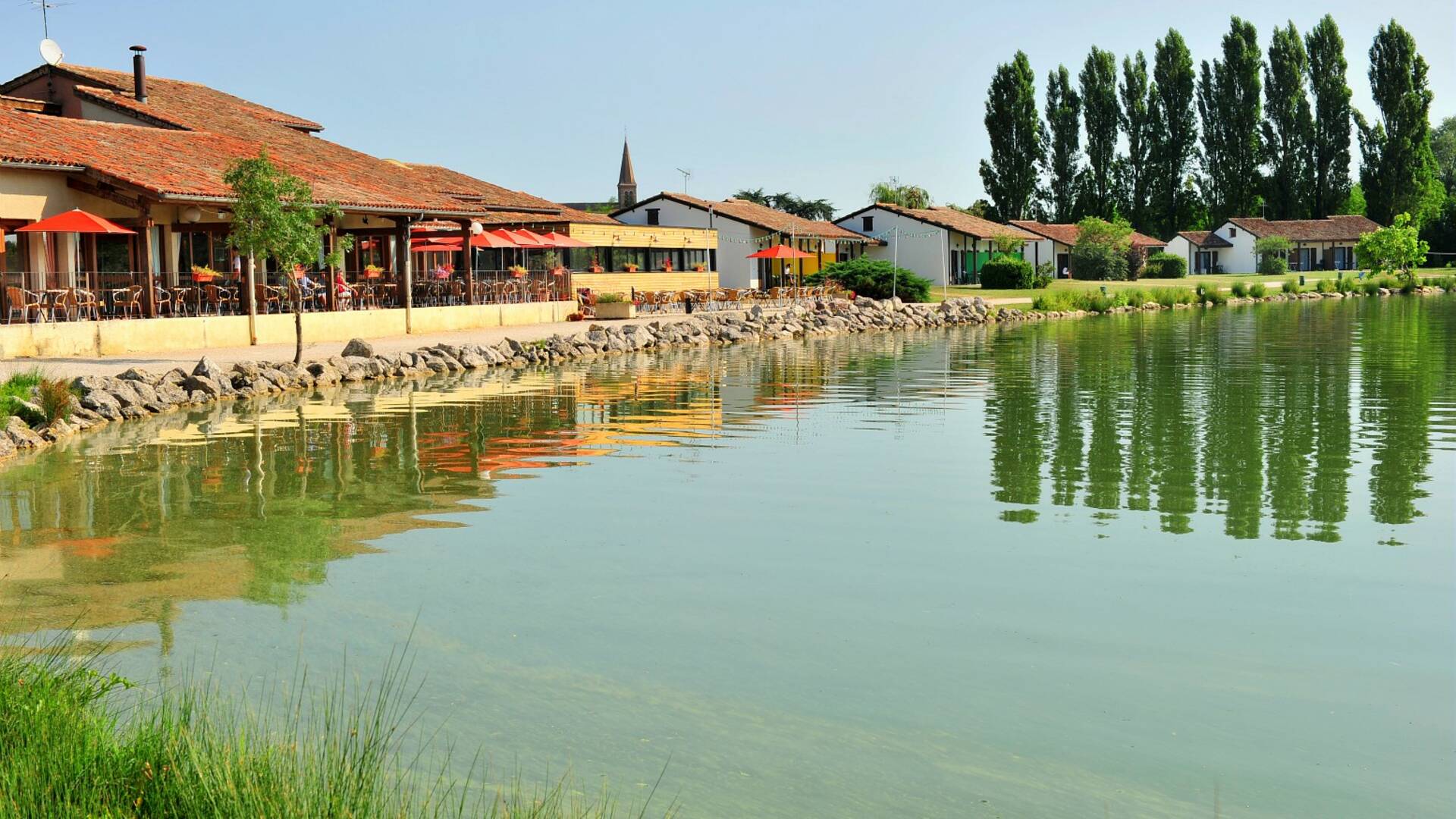 Lake and Hôtel-Club *** Vacanciel Les Rivages, Samatan, Savès, Gers, Gascogne, France